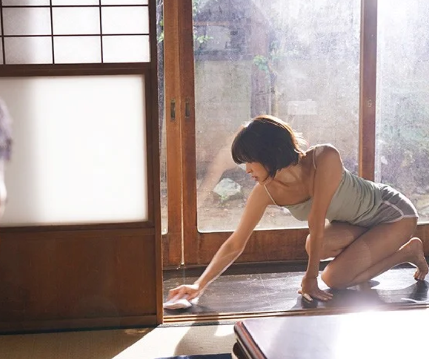 【巨乳奥様】「暇なら私が遊んであげる…」田舎の夏に隣人妻の誘惑！むっちり肉体に溺れて汗まみれの快楽漬け■葵つかさ