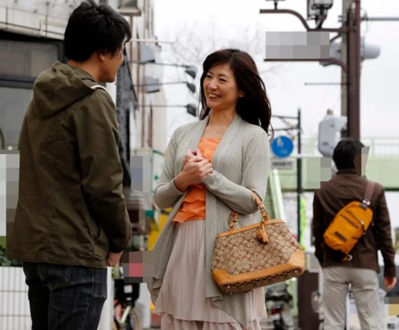 【熟女ナンパ】『こんなオバサンでいいの？』町中で見かける地味な熟女はやっぱり即堕ち！素人とは思えぬ淫乱絶頂に燃え上がる