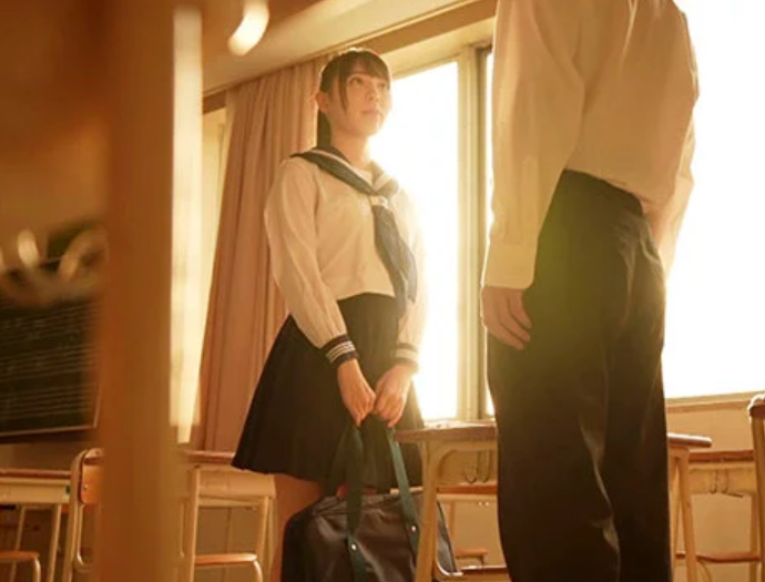 【女子校生レイプ】「タバコはダメよ！」スレンダーでロリ貧乳な美少女エロ女子高生が教室で悪ガキに強姦される！白桃はな