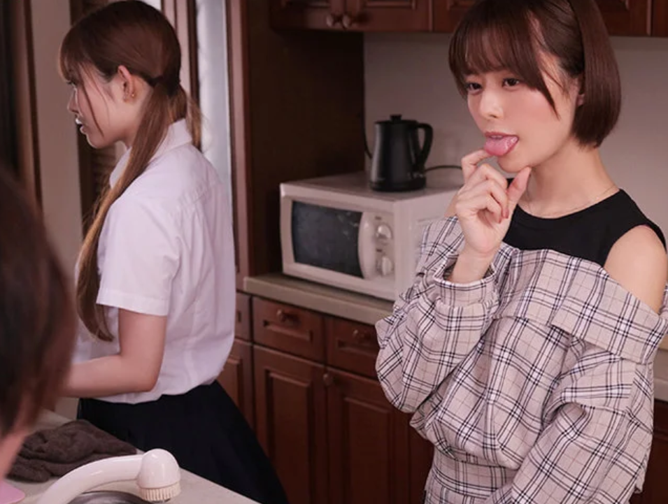 【彼女の姉】「ウチの妹キス下手でしょｗ」優しく教えるはずが舌と唾液が絡み合い、止まらない熱に堕ちていく■月乃ルナ