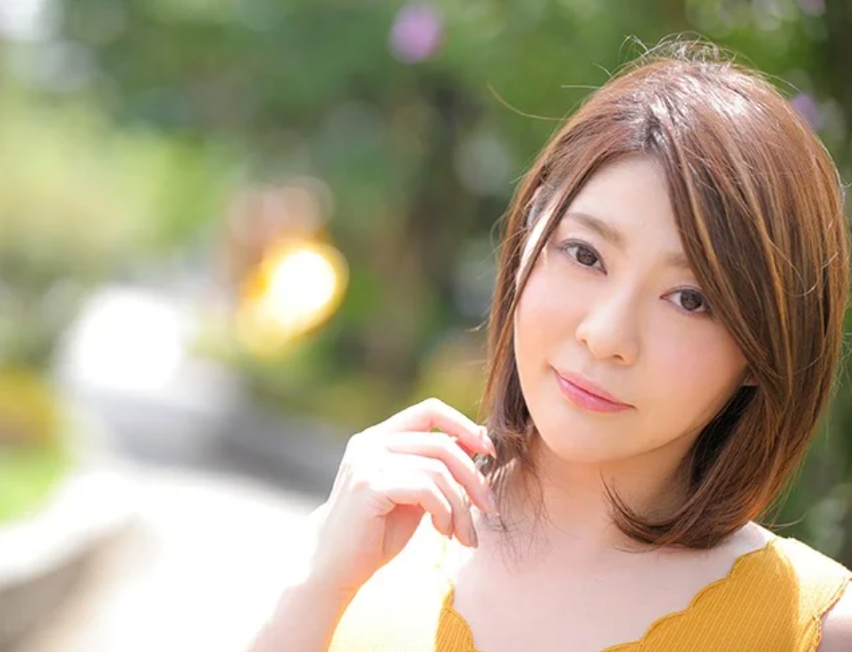 【素人妻】神乳と噂のGカップエロ巨尻な主婦が、初めて絆創膏を脱ぎ捨て本物のエロスをさらけ出す初デビュー■まり子