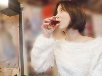 【エロ酒場】飲みすぎて頬を赤らめた彼女が潤んだ瞳で見つめてくる…理性が消えた身体を抱き寄せ朝まで腰を振った■葵つかさ