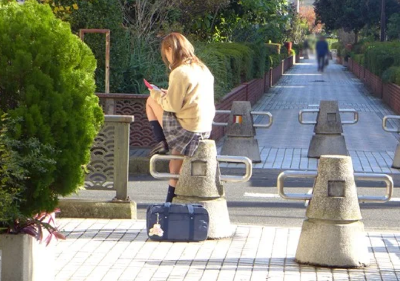 【ギャル】知能指数は低いがエロテクに自信のあるスレンダー美乳なビッチな美少女素人女子校生が騎乗位で美尻振りまくり！