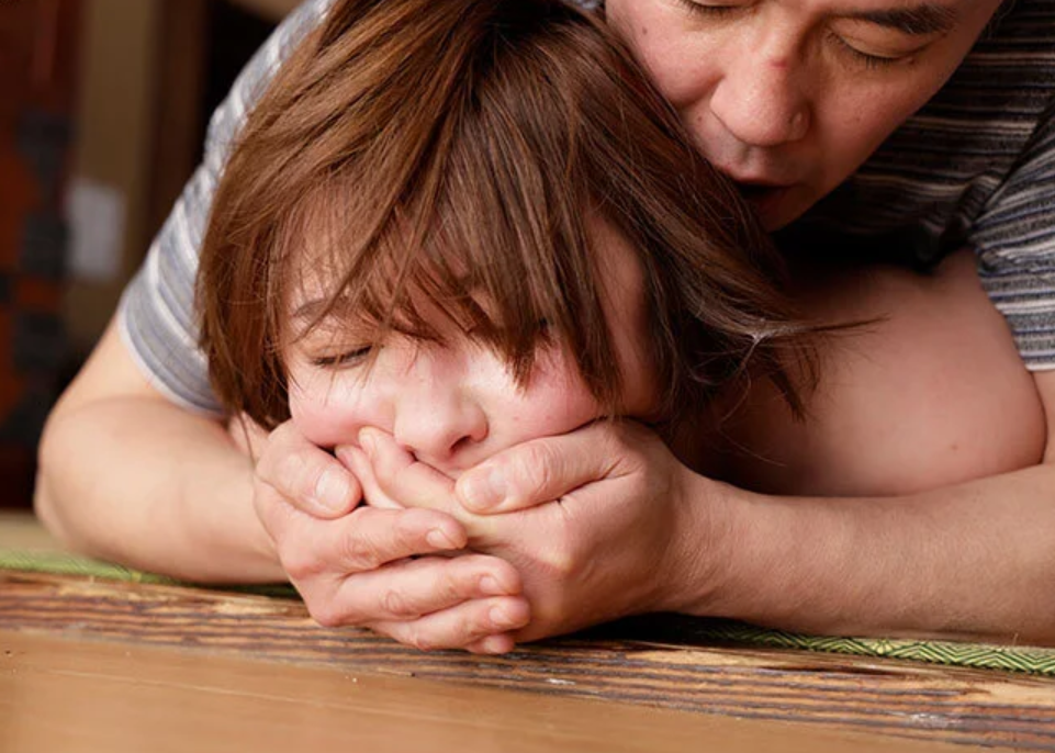 【義父レイプ】「あぁ...妹が犯されてる…！」ロリ巨乳な制服JKが母の再婚相手に寝取られセックス■宍戸里帆