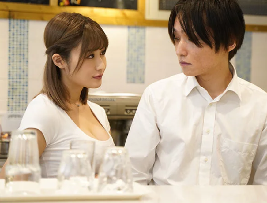 【バイト先NTR】バイト仲間の人妻が夫の愚痴を漏らすたびに距離が縮まり…やがて理性が壊れて毎晩抱き合う関係に■藤森里穂