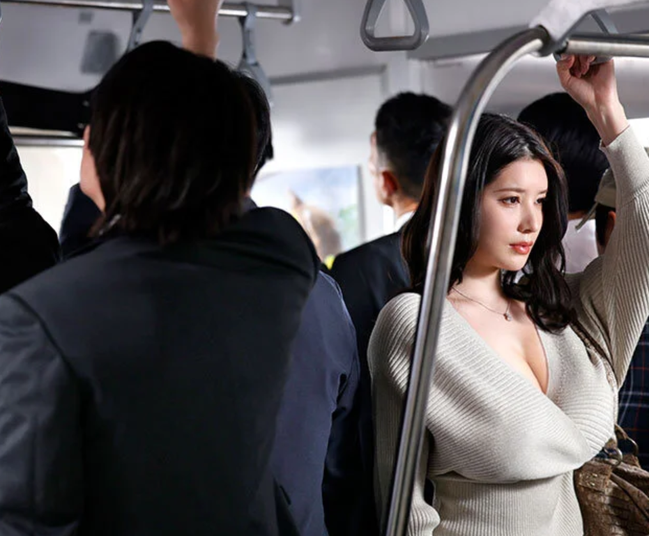 【痴漢されて…】「また触られたい...」爆乳美女お姉さんは強引にチカンされたのが気持ち良かったようで…