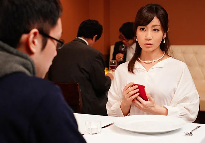 【人妻NTR】「童貞なんです…」その一言に心を許したエロ美乳スレンダー主婦が、寝取られセックス！■大島優香