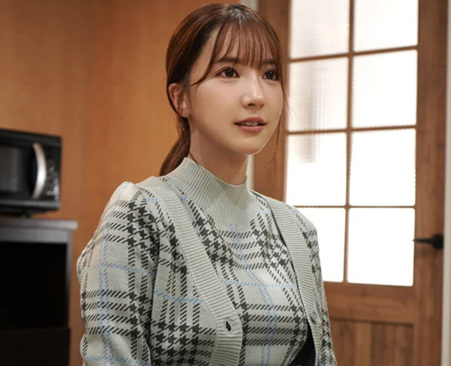 【巨乳】「普通の女の子に戻ります♡？」スレンダーエロ巨乳の元アイドルの引退発表したようですが…三上悠亜