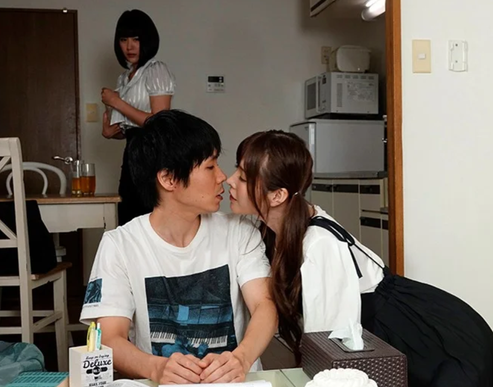 【友人の彼氏NTR】「今日だけいいじゃん♡」禁欲男がカノジョの友人と浮気セックス！橋本ありな