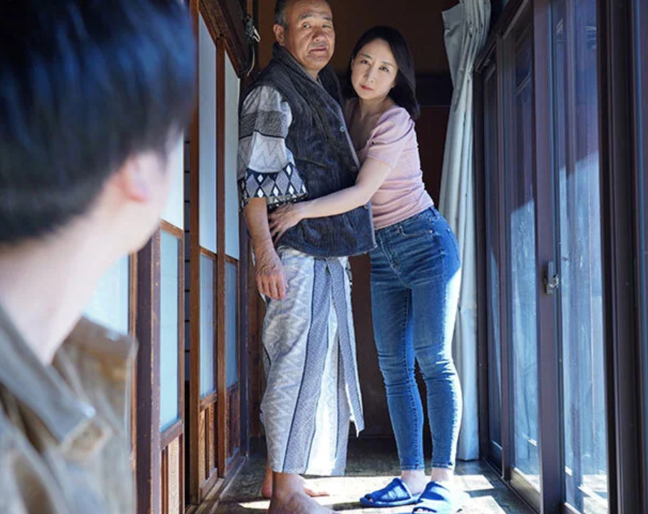 【五十路の熟女】「お義父さん、ご飯はもう食べたでしょ？」一生懸命介護するエロ美乳なスレンダー主婦が…■瀬尾礼子