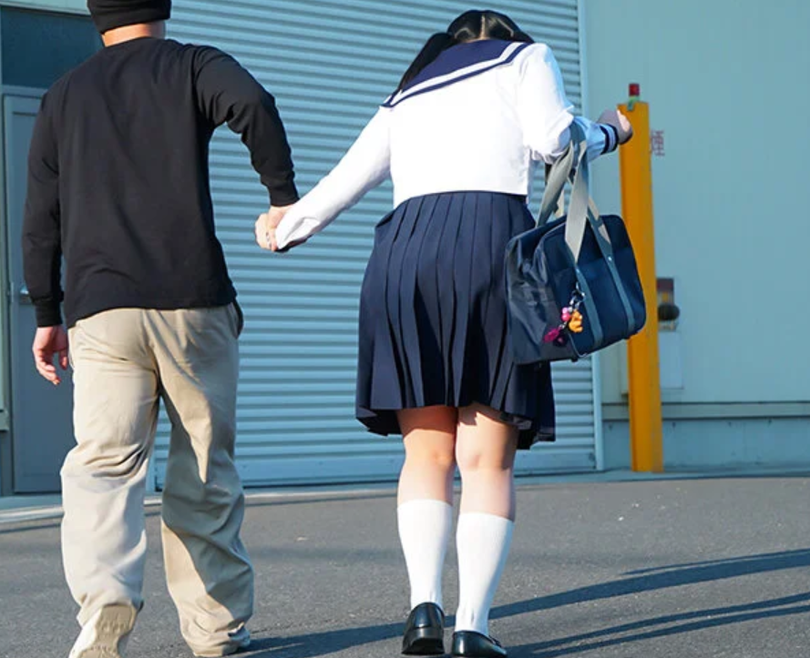 【女子校生レイプ】「怖くて声が…出せない…」スレンダーエロ体型のJKが車内で痴漢されて…そのまま連れ去られ強引に犯される！