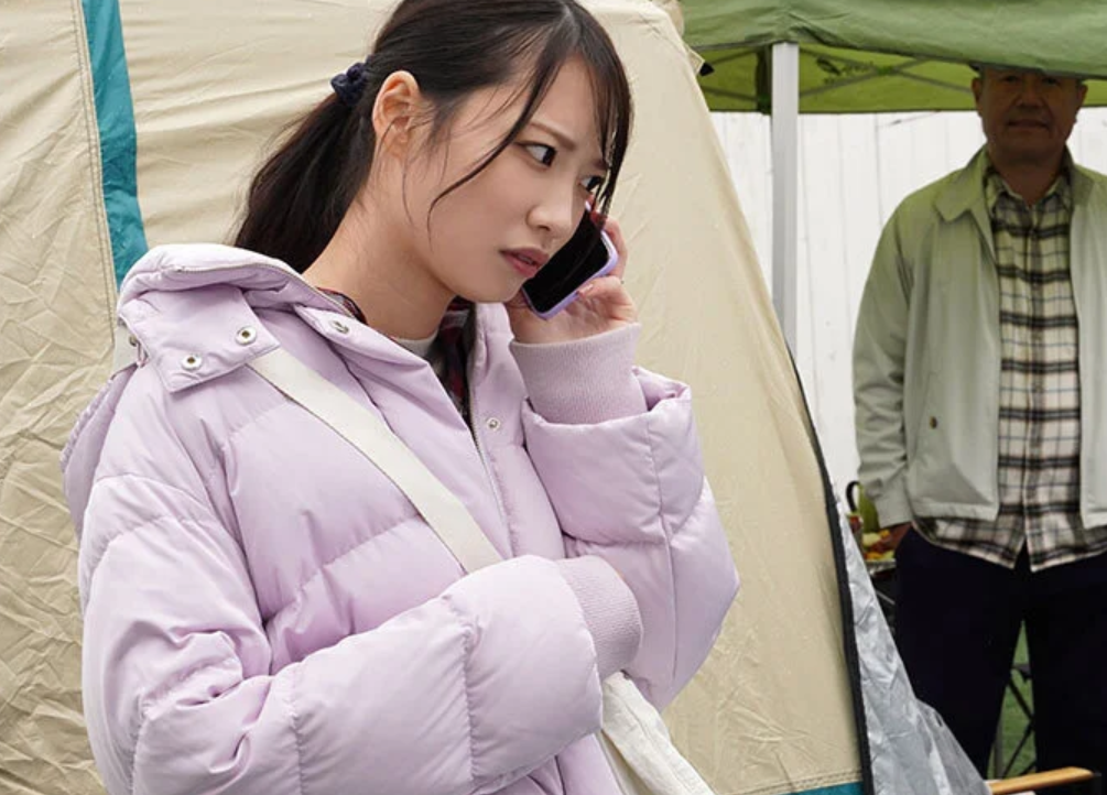 【寝取られ不倫】「え？平日にキャンプ？」町内の中年に誘われ参加するエロスレンダー美乳な美人主婦ですが…月野江すい