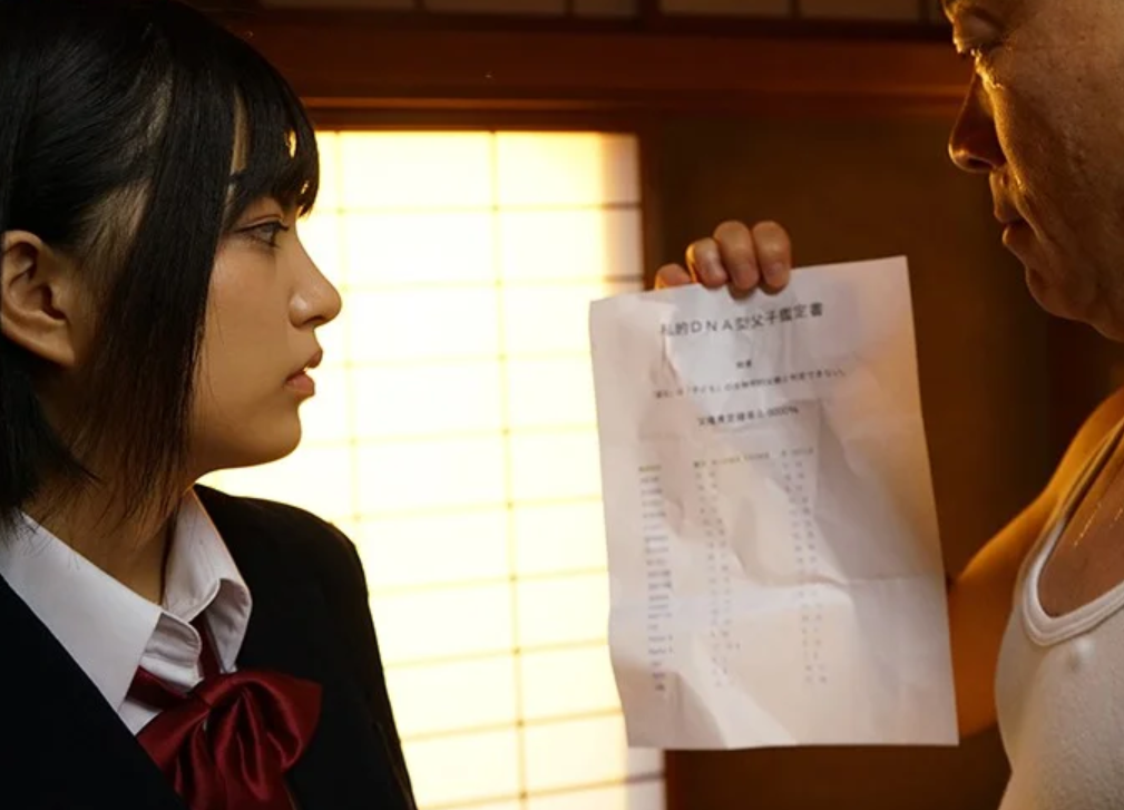 【近親相姦レイプ】「どうせ俺の子じゃないんだ！」制服姿のロリ顔デカ尻なエロ美乳JKがヤケクソ父に犯される！根尾あかり