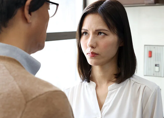 【よがる奥様】”奥さんは頑張っているのにサイテーですよ！”隣人の男が浮気三昧なのを問い詰めた人妻だが…■武藤あやか