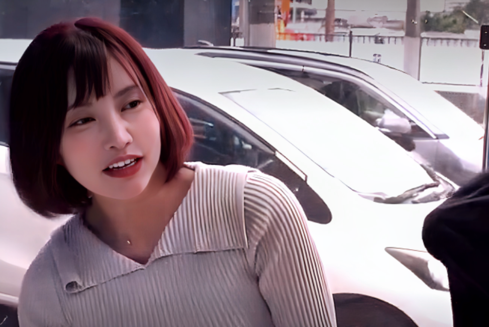 【人妻・マジックミラー号】”旦那さんはお外でお待ちください♡”スレンダーなデカ尻主婦が車内で不倫絶頂セックス！