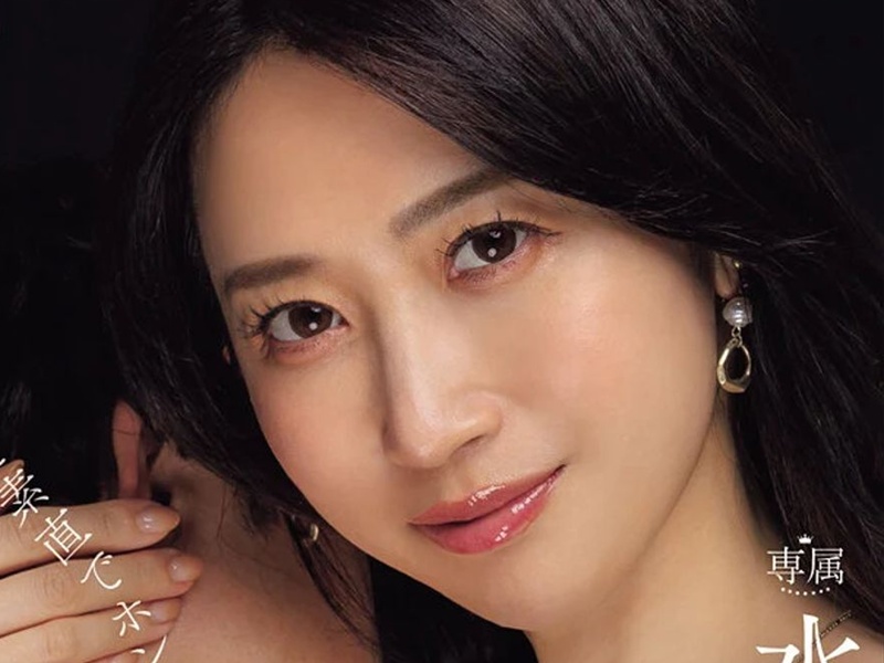 【淫乱熟女】「年下の男ってホント可愛いわね...」このスレンダーエロ美乳なおばさんはマチアプで若い男を食い漁ってるようで…