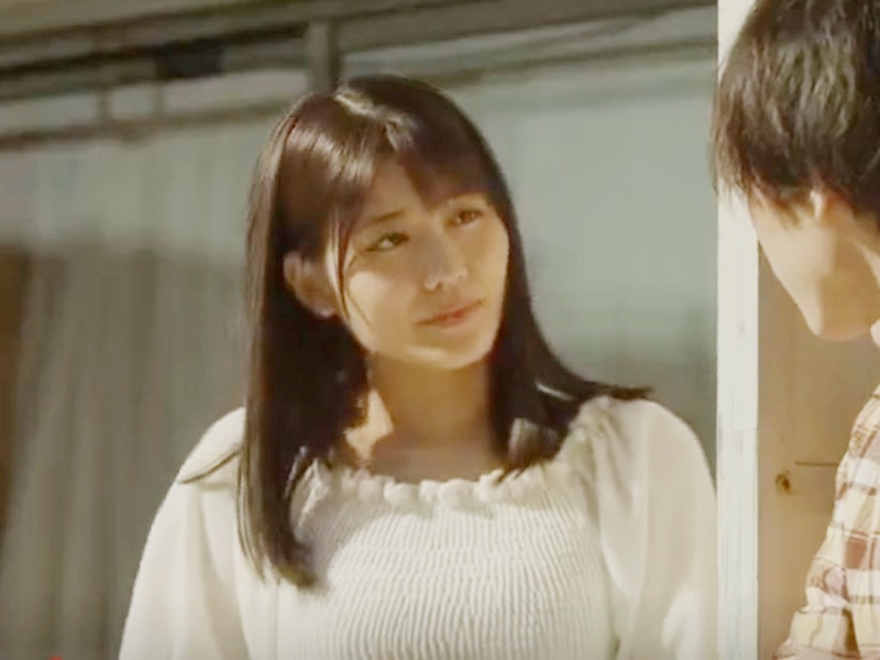 【不倫する巨乳妻】「痛い！殴らないで…！」隣のスレンダー美乳な美人主婦が夫からの暴力の相談を受けるとエロい雰囲気に…