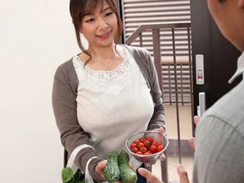 【五十路妻】「こんなオバサンだけど...」エロ美巨乳な美人熟女が年下フリーターとセフレになりスケベな寝取られセックス！