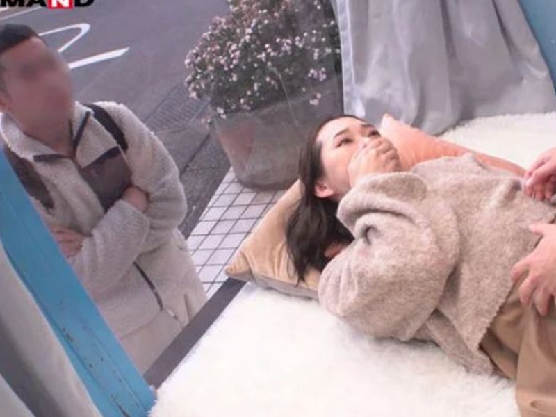 【マジックミラー号】「あう…声が…！」街行く素人若妻に声かけナンパ！マッサージをしてもらえるとスケベ車に乗り込み…