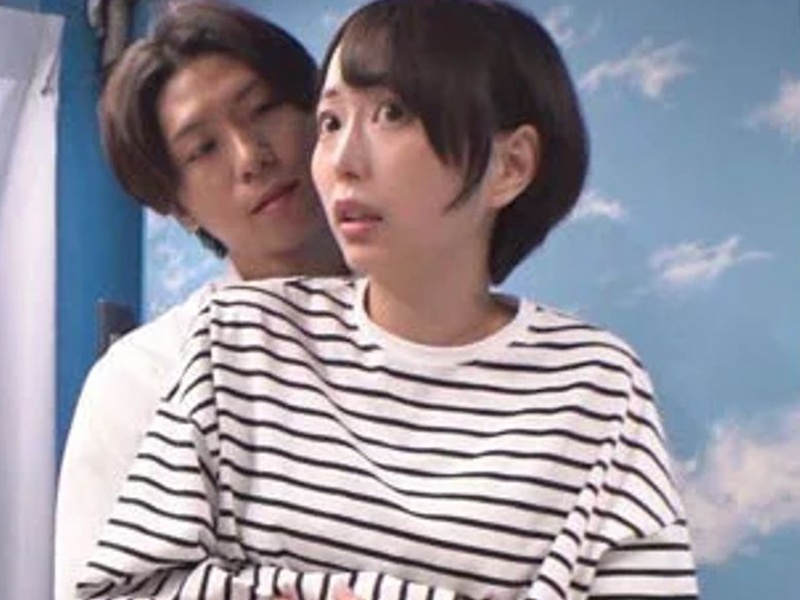 【マジックミラー号】「目の前に旦那さんがいますよ」悪いことをすると余計に興奮してしまうエロ美乳なオバサン人妻主婦