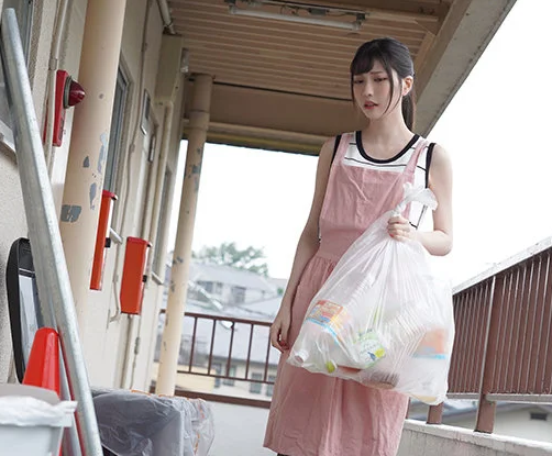 【人妻監禁】”退去前に壊してやろうぜ…ｗ”隣の若妻にクレームを入れられアパートを追い出された男達が復讐種付けを実行