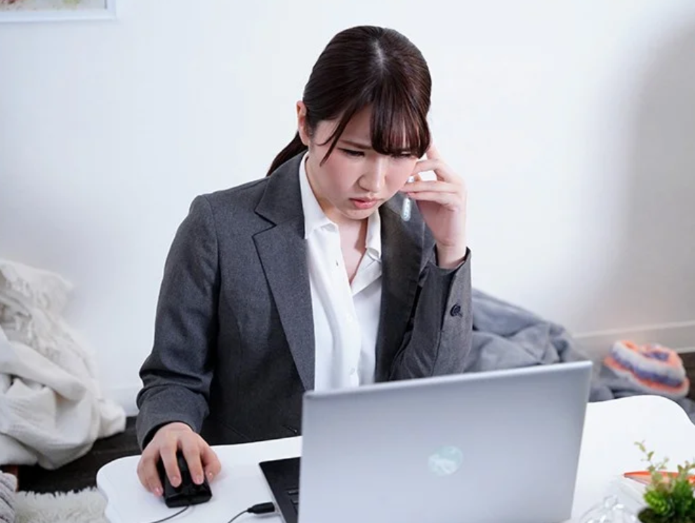 【妄想女】「私はブスでもモテモテなお姫様…」イケメン配送員とセックスを妄想するちょいブサ女性社員ですが…