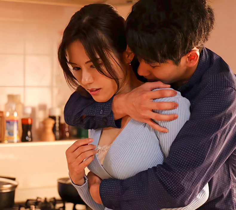 【昔の生徒と...】このエロ美乳な美魔女は元教員！夫が相手をしてくれないからと昔の生徒と裏切り浮気セックス！