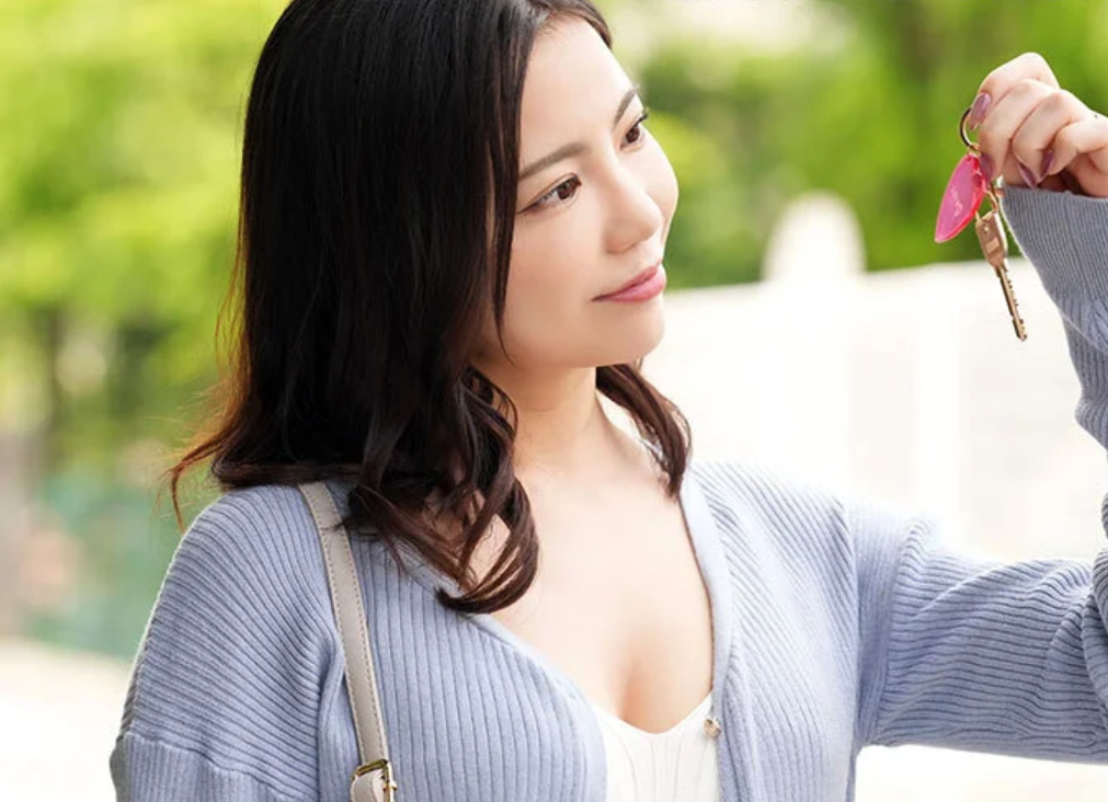 【おばさんの性欲】「年下クンの合鍵もらっちゃった♡」見境のない三十路のエロ巨尻な主婦が旦那に内緒で不倫生活■吉澤友貴