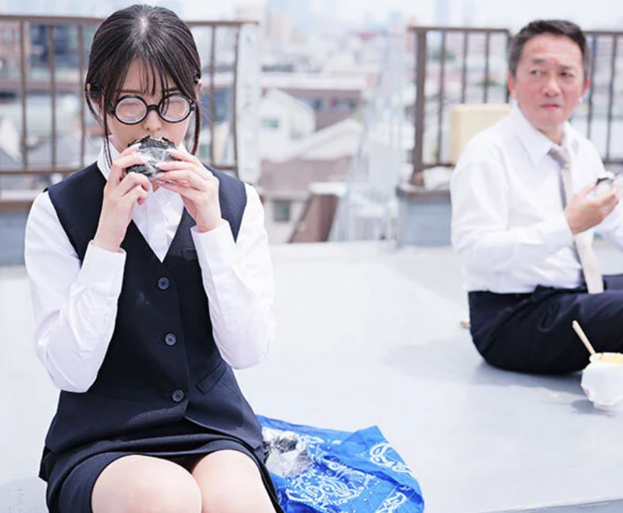 【めがねの下は超絶美人！？】「アイツブスだよなーｗ」バカにされてた同僚を抱いたらスレンダーエロ美乳な美人だった件ｗ