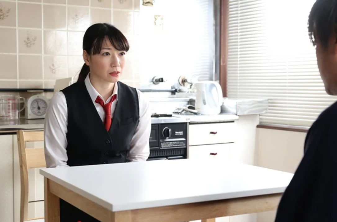 【ながえスタイル】~謝罪する人妻~「どうすれば許してもらえますか...？」スレンダーエロ美乳な美人主婦が事故してしまい…