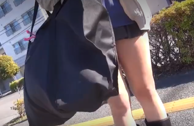 【マジックミラー号】「勃たない男性を助けませんか？」ミニスカの素人専門学生に声かけナンパ！エロマッサージを頼むと…