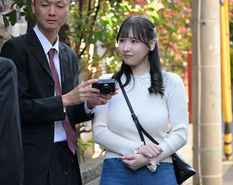 【人妻NTR】「ヌードモデル…ヤってみたいな♡」エロ巨尻な美人主婦がスケベな撮影を旦那に提案しますが…庵ひめか