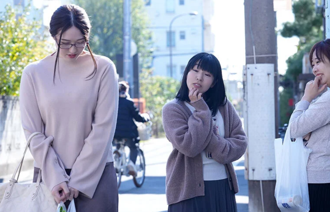 【倍返し】『あのオバサン…私イジメて…！』仕返しを決意した熟妻が近所の旦那をNTR計画！スレンダー長身妻のスケベ性交！