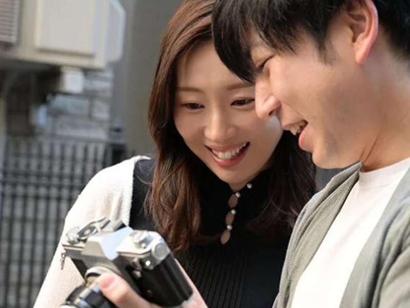 【人妻NTR】「ヌードモデルなんて嫌よ！」旦那の仕事の都合で裸の写真を撮られるスレンダーエロ美乳な美人主婦ですが…