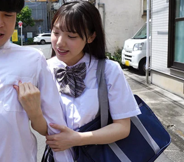 【貧乳ＪＫ】「ウチら仲良いもんねー♡」エロ美乳な美少女女子高生が気弱な男にスケベな痴女プレイ！松本いちか 白桃はな