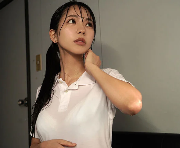 【女子校生】「あいつ…ブラ透けてね？」周りの男を誘惑してしまうスレンダーエロ美乳な美少女JKマネが部室で不順異性行為！