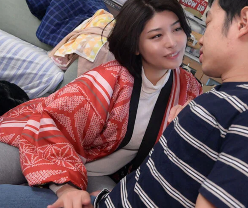 【おばさん熟女】「昼間からセックスなんて悪い子ね♡」隣のエロ巨尻な人妻主婦が若い男を自宅に連れ込みスケベ不倫性交！