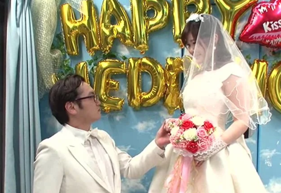 【MM号・花嫁NTR】「じゃ、旦那さんは外でお待ちください♪」純白ドレスの素人人妻主婦がバスの中で寝取られセックス！