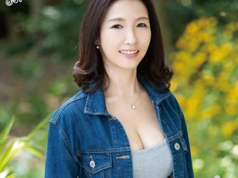 【43歳熟女】「どこにでも良そうな親近感がいい！」「人妻って何かエロいよなｗ」熱狂的なファンがいそうな本物人妻が初ＡＶ