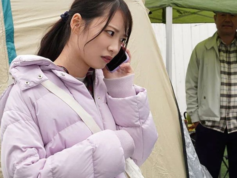 【熟妻NTR】「平日にキャンプ？誰と？」スレンダーエロ美乳な美人主婦が町内会のキャンプに参加して不倫しちゃう！月野江すい