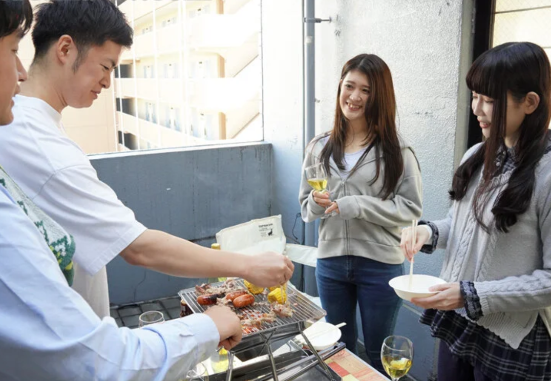 【人妻NTR】「ねぇ、浮気に興味ない…？」ドキュメンタリーで見かけた不倫行為を親友と試すエロ美乳な美人主婦