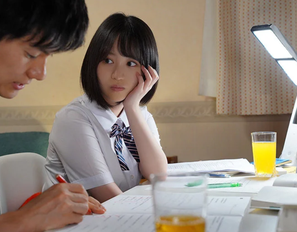 【ロリ胸ＪＫ】「私…先生とヤりたいな...♡」自宅でカテキョと勉強するのになぜか制服着たまま美乳な美少女ですが…