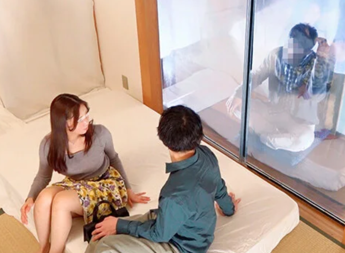 【義理の母とMM号】「あなた...ごめんなさい...」エロ巨尻な美人主婦が義理の息子と近親相姦不倫エロ行為！