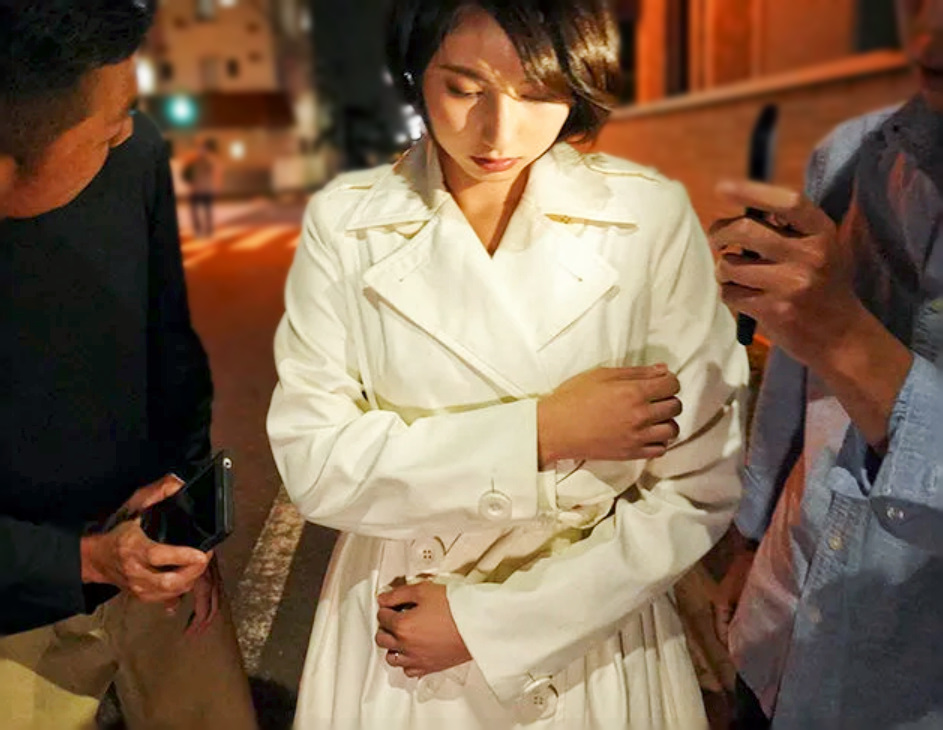 【人妻NTR】「妻が犯されているの見ると興奮する...」一途なおばさんが夫の性癖のせいで強制不倫寝取られちゃう！本田瞳