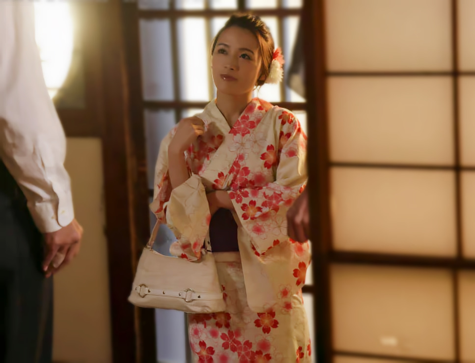 【人妻熟女】「私のことずっと好きだったでしょ？♡」久々に再会した幼馴染がスレンダーエロ美人主婦になり男を誘惑！向井藍