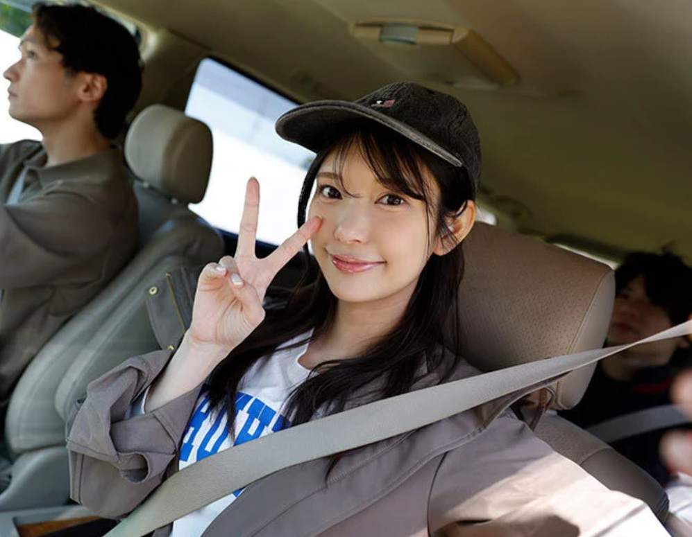 【親友の彼女】「大自然の中って、ムラムラするね...♡」スレンダーエロ美乳な美少女が友達の彼氏とテント内でNTRセックス！