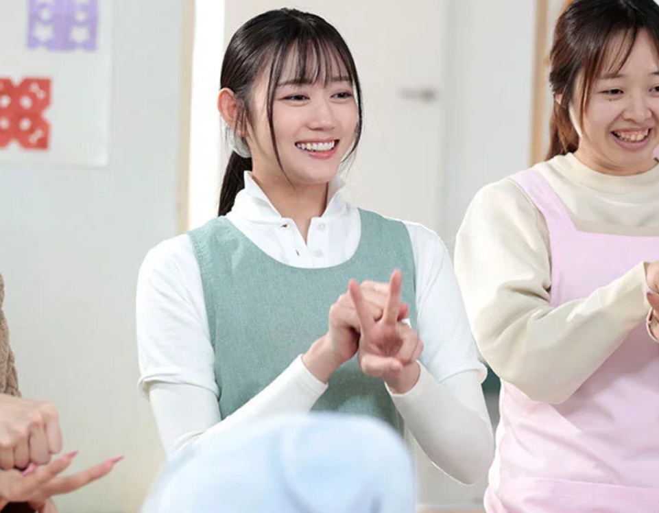 【息子の保育先生】「私…押しに弱くて…」このエロそうな美少女は保育士さん！父親に不倫関係を頼まれますが…