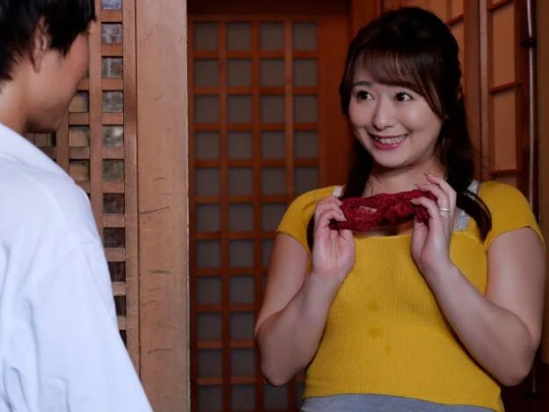 【人妻熟女】「久しぶりに遊びましょうか♡」エロ爆乳で巨尻なおばさん主婦が田舎に遊びに来た若者を誘惑しスケベ行為！