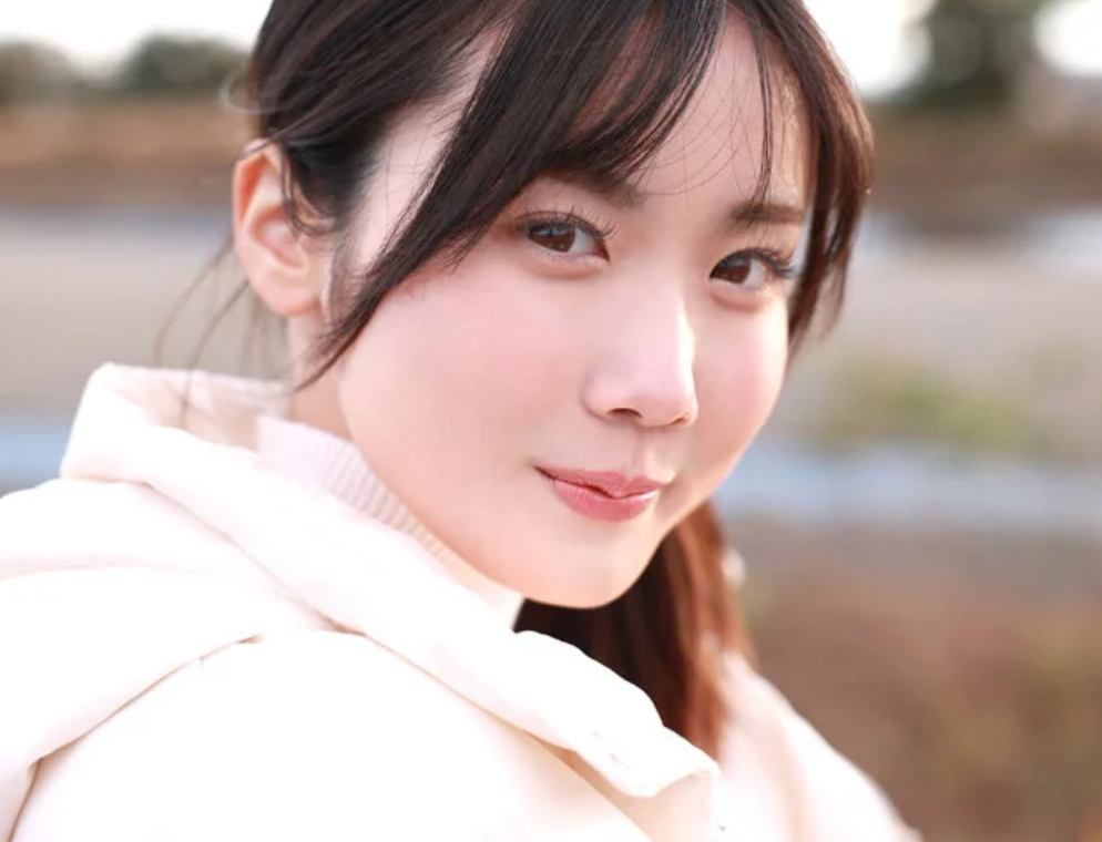 「まじ可愛すぎる！」「えっ！やばいやばい！超美人じゃん！」と評判の美少女「河北あさひ」がアダルト動画初出演！