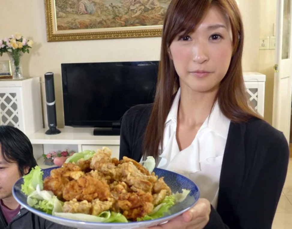 【熟女NTR】「あなた...ごめんなさい…」細身体型の美人な奥様が夫がいるのに他の男に強引に寝取られちゃう！